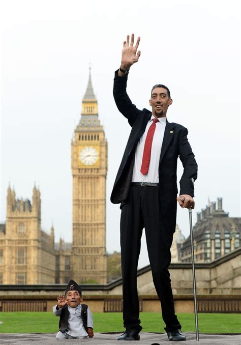 Photos The Tallest Man And The Shortest Man In The World Meet For A Day Celebrities Nigeria