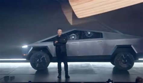 Tesla Elon Musk Ecco Perché La Presentazione Del Cybertruck è Andata