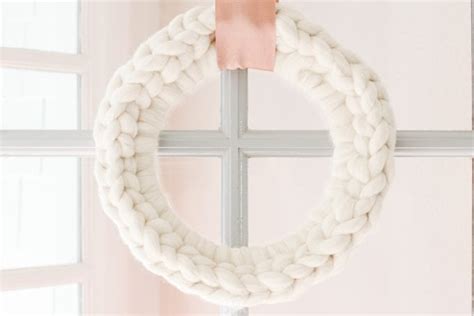Learn How To Crochet A Chunky Yarn Wreath Yarn Wreath Winter Wreath