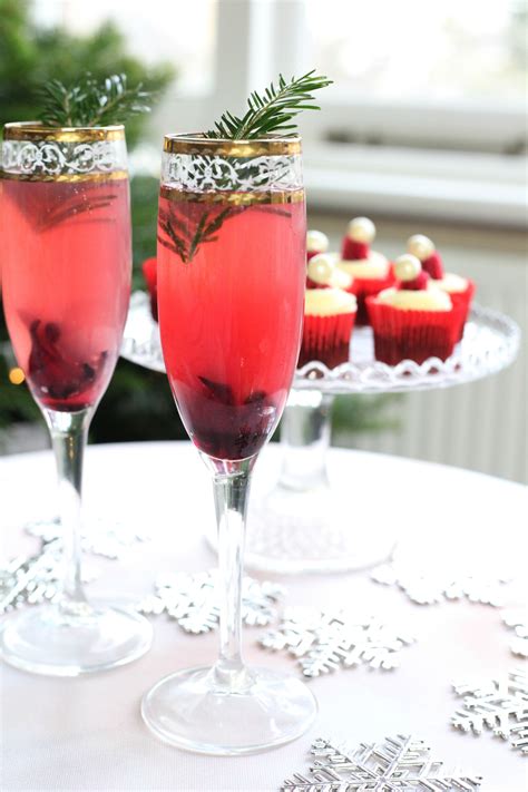 40 festive champagne cocktails to sip on new year's eve letters@purewow.com (sarah stiefvater) 11/3/2020. EASY FESTIVE CHRISTMAS COCKTAILS ⋆ scandimummy.com