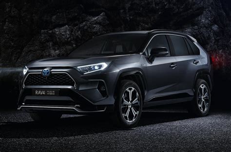 Çevik kullanımı ve etkileyici manevra kabiliyeti sayesinde en dar alanlarda bile sürüşün keyfini çıkarmanızı. Toyota RAV4 Plug-in Hybrid: UK details confirmed | Autocar