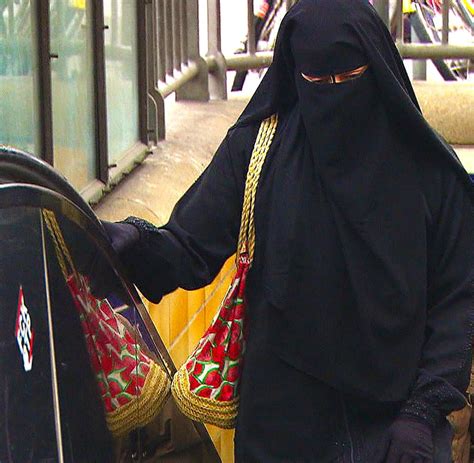 Muslimische Frauen Wo Kann Man In Deutschland Eigentlich Eine Burka Kaufen Welt