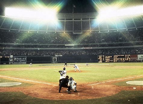 100 Greatest Sports Photos of All-Time - Sports Illustrated | Sports photos, Hank aaron, Sports