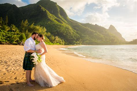 Alohana weddings, weddings on kauai, hawaii www.alohanaweddings.com our experience and attention to detail will take the stress out of organizing your own. Tunnels Beach Wedding - Ali'i Kaua'i Weddings