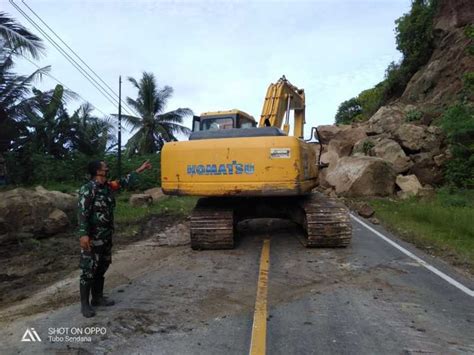 Tebing batu napponol 15 tempat wisata di labuhanbatu utara terbaru terhits dikunjungi andalas tourism cara mengecat taman batu tebing mudah n ada manfaatnya. Tebing Batu Napponol : penjelajah alam: GUNUNG BATU ...
