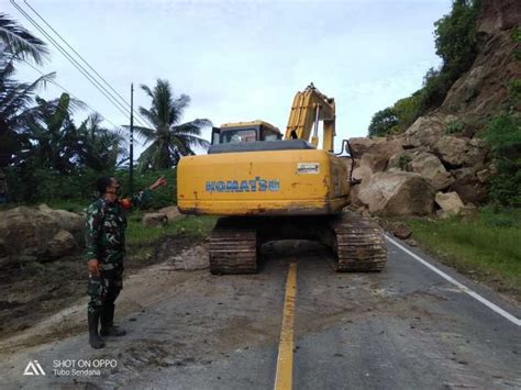 Tebing batu napponol salah satu wisata menarik di labura, terletak di desa kuala beringin kamu bisa menempuh waktu sekitar 3 jam ke lokasi ini dari ibukota kabupaten labuhanbatu utara, aek kanopan. Tebing Batu Napponol / 20 Surga Tersembunyi Di Kabupaten ...