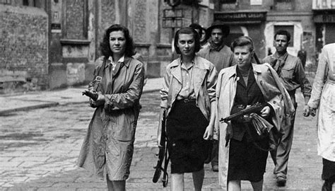 Il 25 Aprile E Le Donne Partigiane Della Resistenza La Storia Delle Combattenti Che Liberarono