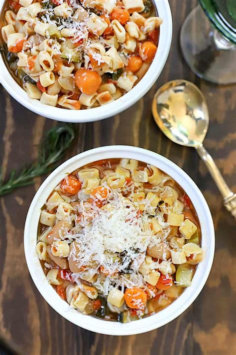 The topic of crock pot cooking seems to come up regularly at the ww meetings i attend. This really is the Best Crock Pot Minestrone Soup! Toss everything into the sl… | Crockpot soup ...