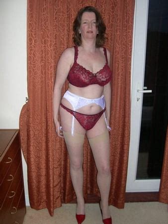 Uk Milf Sarah Wearing Shiny Tan Stockings Pics Xhamster