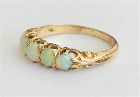 Fabulous Antique 18ct Gold Opal Ring In Excellent Condition