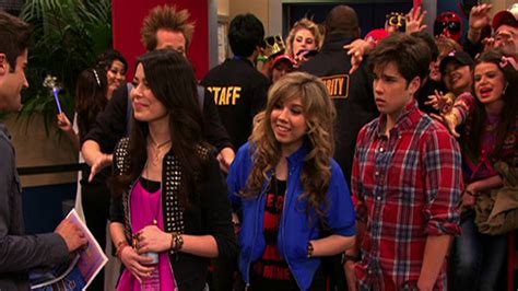 Freddie's stepdaughter, carly's new best friend and more secrets revealed! Watch iCarly Season 3 Episode 6: iStart a Fan War - Full show on Paramount Plus