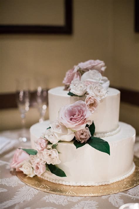 Fresh Flower Wedding Cakes 15 Ideas For Adding Real Blossoms To Your