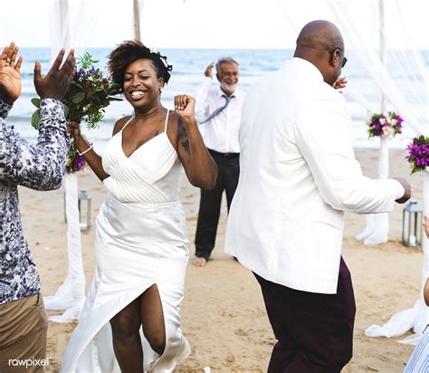 mariage lesbien afro américain sur la plage haute californie