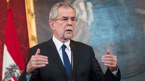 Persönliche updates sind mit (vdb) gekennzeichnet. Who is Austria's Alexander Van der Bellen?