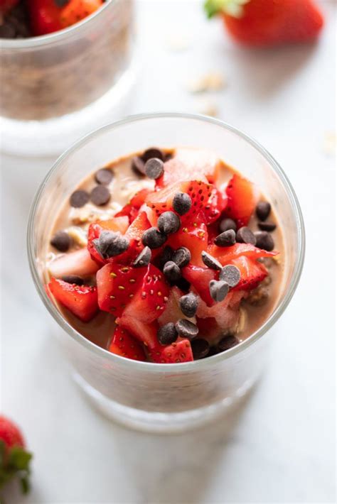This delicious, healthy, low calorie overnight oats recipe is high in calcium and is guaranteed to make breakfast time, quick and easy. Low FODMAP Chocolate Strawberry Overnight Oats | Recipe ...