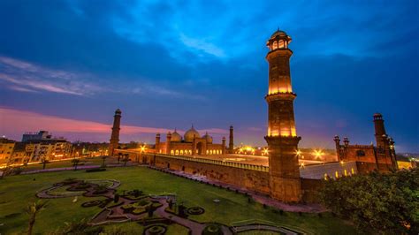 Mesmerizing View Of Badshahi Mosque Lahore Pakistan At Sunset [1920 X 1080] Wallpaper