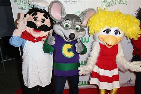 A Look Back At The Evolution Of Chuck E Cheese In Photos