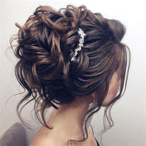 We collected the best haircuts in this stunning guide to help you look pretty in 2017. 154 Easy Updos For Long Hair And How To Do Them - Style Easily
