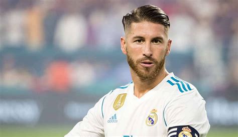 أنت تستحق ذلك، لقد حصلت عليه. لاعب ريال مدريد سيرغيو راموس يصل إلى مصر