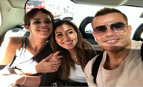جمعت النجمة الشابة دينا الشربيني علاقة قوية بالهضبة عمرو دياب، وتحولت تلك العلاقة إلى قصة حب كبيرة جداً، وعلى الرغم من فارق العمر الكبير بينهما، وعلى الرغم من كمية الإنتقادات اللاذعة التي تعرضت لها دينا الشربيني وكمية التنمر. دينا الشربيني وعمرو دياب في حفل زفاف محمد إمام | نواعم