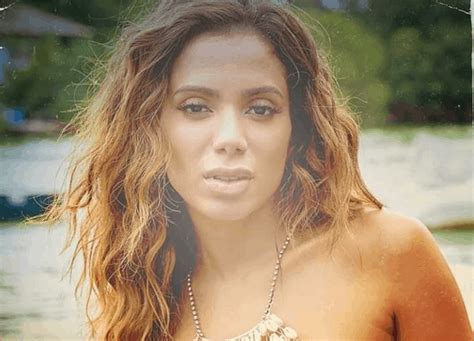 Check spelling or type a new query. Anitta é flagrada de biquíni em praia do Rio e pede o contato do paparazzi | RD1