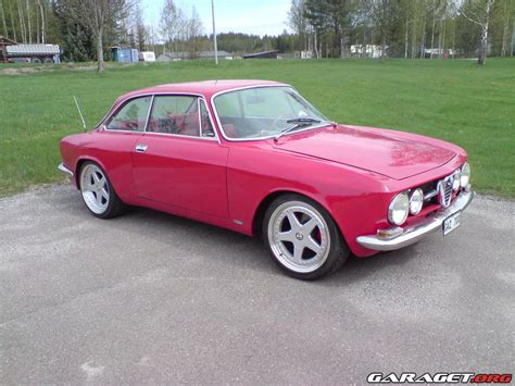 Alfa Romeo Bertone Coupe 1750/ 1300gtj (1969) - Garaget