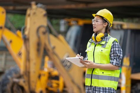 Premium Photo A Asian Girl Construction Engineer At Construction Site