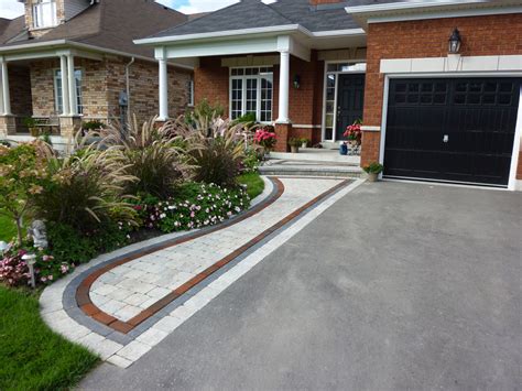 Turn your side yard into an exotic outdoor destination. Front Entrance Landscaping, Front Yard Landscaping ...
