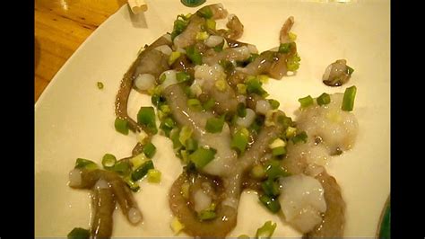 Sannakji Eating Live Wriggling Octopus In Shin Okubo Tokyo Youtube