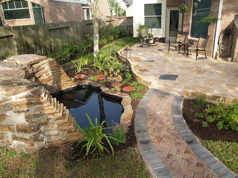 Explore trending landscaping ideas with rocks for small and big gardens trending in 2021. Small Backyard Landscaping Concept to Add Cute Detail in ...