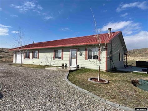 97 Lyons Valley Rd, Lander, WY 82520 - 3 Bed, 1 Bath Single-Family Home