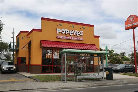 Georgia Woman Slams Her Suv Into Popeyes Restaurant Because Her Order Was Missing Biscuits