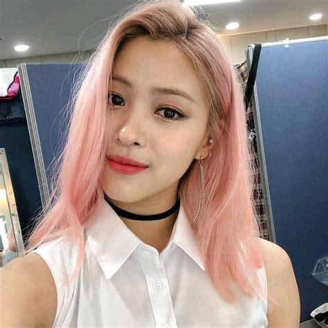 Itzy Ryujin Instagram Ryujin Pink Hair Pink Hair Itzy Ryujin