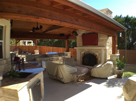 Awesome Outdoor Kitchen On Covered Patio