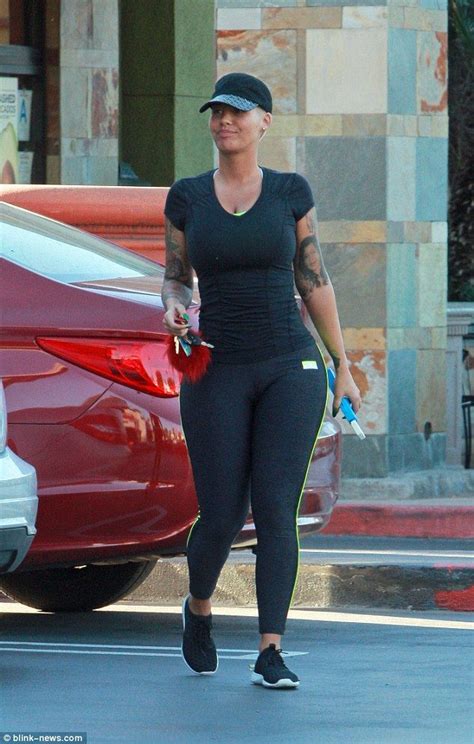 Amber Rose Shows Off Her Pert Derriere And Voluptuous Curves Amber Rose Amber Rose Style