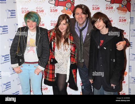Jonathan Ross With His Children Betty Kitten Hi Res Stock Photography