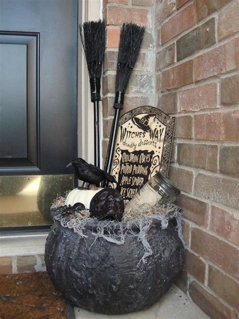 25 Cool And Scary Halloween Decorations Home Design And