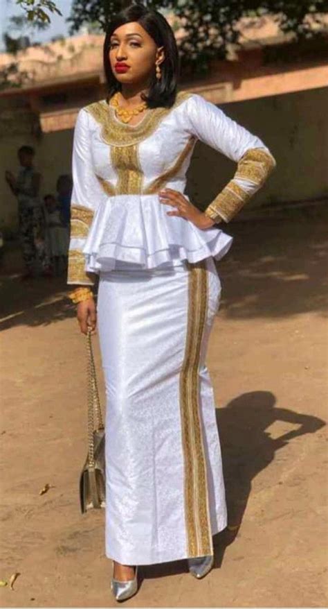 Bu uygulama, afrikalı kadına değer veren bazin stili bir seçim sunar. Épinglé par Ornella sur Mode Africaine | Mode africaine ...