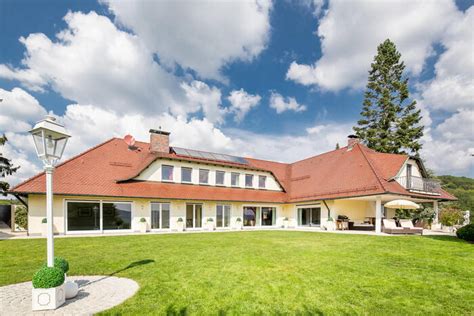 Näheres über mietzins und nk gerne bei einer besichtigung. Location in Hersbruck mieten - Villa LR2815