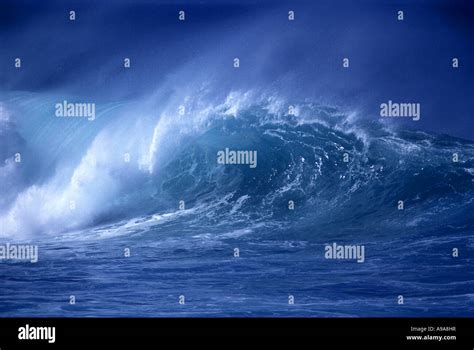 Stormy Sea Shorebreak Wave Stock Photo Alamy