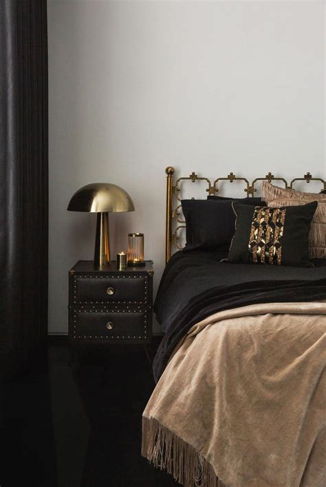 Pin By Palu On Bedroom Design In 2020 Gold Bedroom Opulent Bedroom