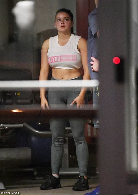 Ariel Winter Flaunts Her Abs During Gruelling Gym Session Daily Mail