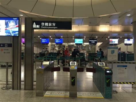 Hong Kong Airport Express Free Hotel Shuttles And Kowloon Check In