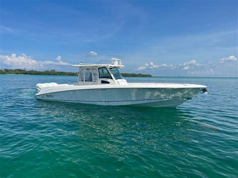 37 Boston Whaler 370 Outrage 2016 Hmy Yachts