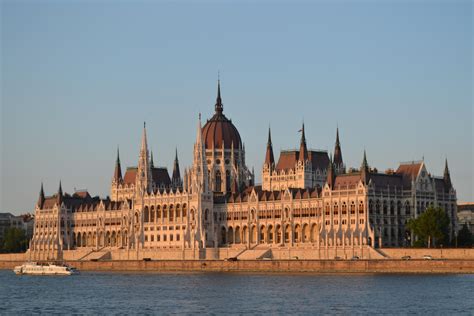Parliament Budapest Funiq