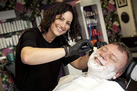 Female Barber Makes Britains Best Wet Shaving Barber Final The