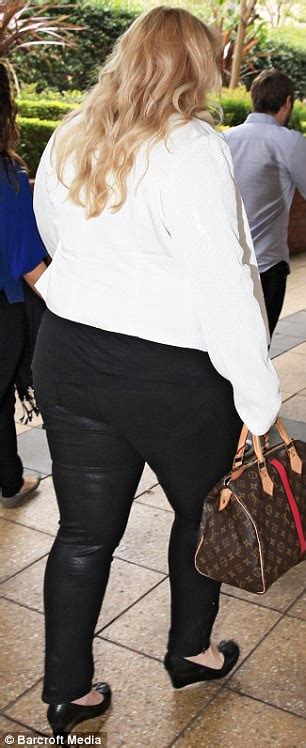 Rebel Wilson Rocks The Leather Look In Skintight Trousers Daily Mail