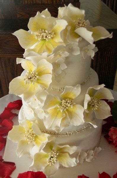 one of the most awesome wedding cakes i ve ever seen divorce cake gorgeous cakes pretty cakes