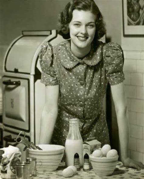 A Lady In The 1940s Vintage Housewife Vintage Life Fashion