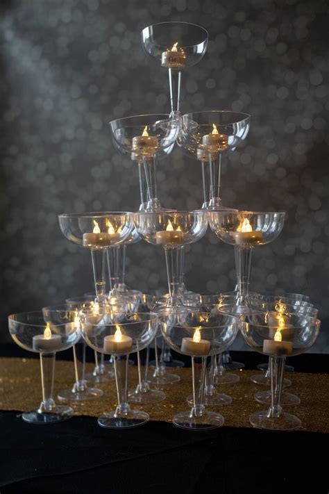 See more ideas about gatsby, gatsby decorations, great gatsby decorations. 8 Elegant DIY Great Gatsby Centerpieces - Entertaining ...